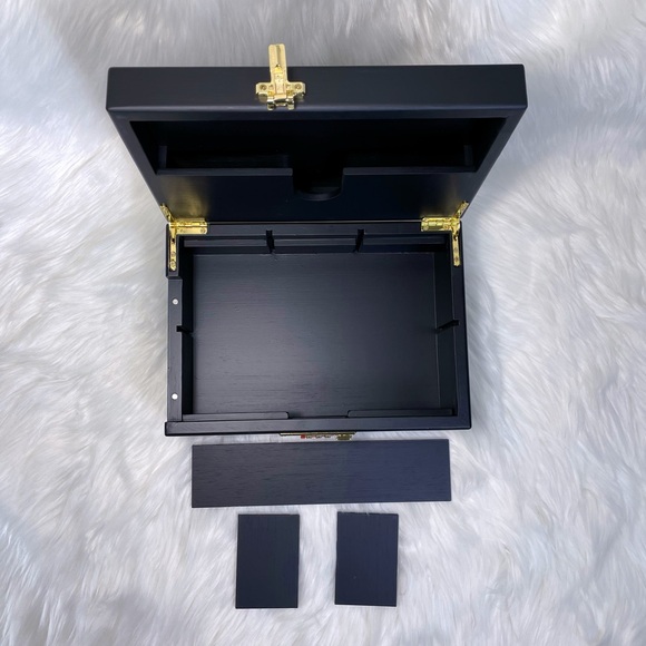 Premium Bamboo storage box with lock and removable tray and compartments - Picture 4 of 7